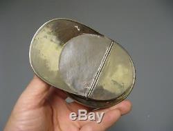 Boîte à tabac. Casquette d'off de marine. Art populaire. Objet de poilu