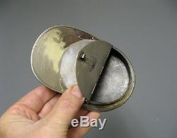 Boîte à tabac. Casquette d'off de marine. Art populaire. Objet de poilu