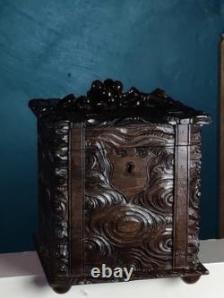 Boite ancienne en Chêne De La Forêt Noire 1900