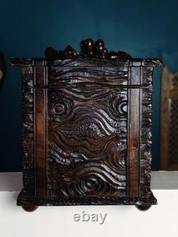 Boite ancienne en Chêne De La Forêt Noire 1900