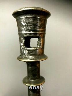 Bougeoir bronze mortaise carrée candlestick XVI° Haute époque mortier gothique