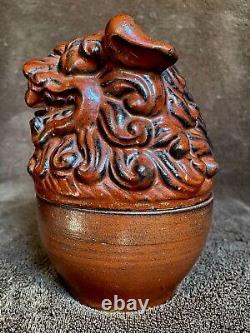 Bouteille en céramique, couvercle en tête de chien de Fô. Chine, 19ème