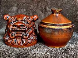 Bouteille en céramique, couvercle en tête de chien de Fô. Chine, 19ème