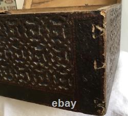 COFFRET/ BOÎTE en Bois du 1700 (33x23x15,5 cm)