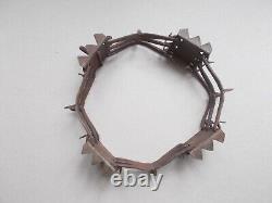 Cabinet de Curiosité Collier de défense pour Chien Anti Loup, Fer Forgé