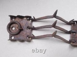 Cabinet de Curiosité Collier de défense pour Chien Anti Loup, Fer Forgé