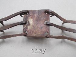 Cabinet de Curiosité Collier de défense pour Chien Anti Loup, Fer Forgé