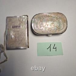 Carnet de 1840 avec calendrier + un porte monnaie gravé à l'initial LOT 14