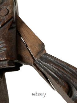 Casse-Noisettes Bois Sculpté Anthropomorphe Art Populaire Personnage Nutcracker