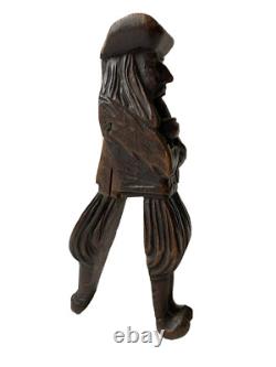 Casse-Noisettes Bois Sculpté Anthropomorphe Art Populaire Personnage Nutcracker