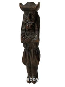 Casse-Noisettes Bois Sculpté Anthropomorphe Art Populaire Personnage Nutcracker