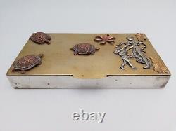 Charmante et curieuse boîte en métal à décor néo-classique