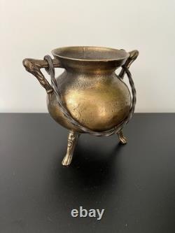 Chaudron tripode en bronze 17ème. Haute époque, Moyen âge, Collections Chaudron tripode en bronze 17ème. Haute époque, Moyen âge, Collections