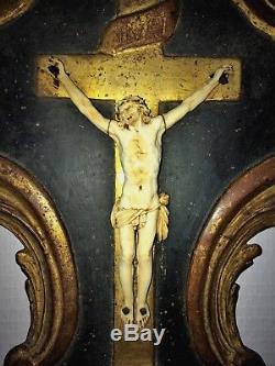 Christ os sculpté, cadre bois doré, XVIIIème siècle, Venise, Italie, baroque