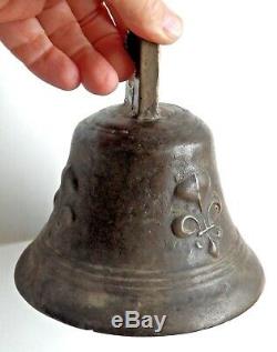Cloche Bronze XVIIe aux fleurs de lys, Curieux repentir, 17thc Antique Bell