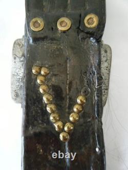 Cloche vache bronze XVII ou XVIII siècle avec collier cuir et boucle acier Cloche vache bronze XVII ou XVIII siècle avec collier cuir et boucle acier