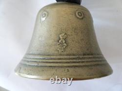 Cloche vache bronze XVII ou XVIII siècle avec collier cuir et boucle acier