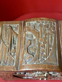 Coffre Entièrement Sculpté Ancien En Camphrier XIX Ème Siècle