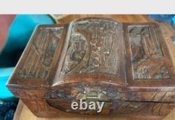 Coffre Entièrement Sculpté Ancien En Camphrier XIX Ème Siècle