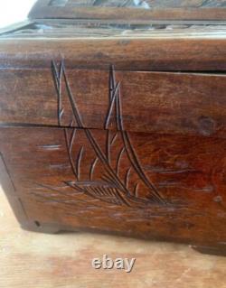 Coffre Entièrement Sculpté Ancien En Camphrier XIX Ème Siècle