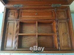 Coffre de marine cabinet de voyage époque XIXè. Belle agencement intérieur XIXèm