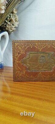 Coffret en Maroquin, fin XIXème, Fauve et Doré Bas-Relief en Bronze Signé Sézary