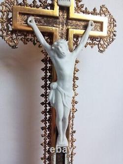 Crucifix en bois doré à la feuille d'or Epoque Napoléon III H 39,5 cm
