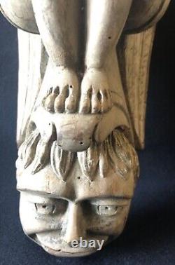 Cul-de-lampe ange grotesque très ancien en bois goût Moyen ge