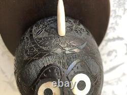 Curiosité Noix de Coco sculptée