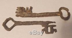 Deux clés époque Romane, XIIIe siècle, état de découverte