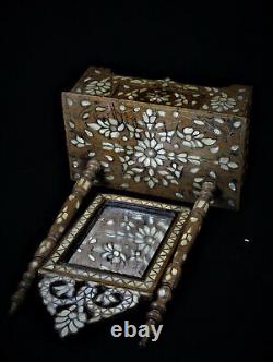 Empire ottoman- miroir de table syrien sur coffret incrusté de nacre-19è siècle