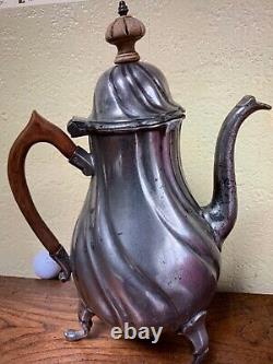 Etain gde Verseuse a cotes Poincon HOFFMAN BRUXELLES. Voyez mes autres objets