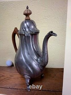 Etain gde Verseuse a cotes Poincon HOFFMAN BRUXELLES. Voyez mes autres objets