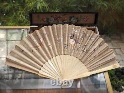 Eventail Soie Broderie Chinois Antique Export Chinese Embroidered Silk Bone Fan