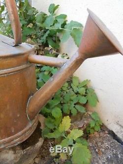 Grand arrosoir en cuivre du 19 e siècle. Copper watering can. Outil de jardin