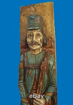 Grand personnage en bois sculpté militaire soldat art populaire