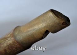 Grand sifflet ancien appeau oiseau siffleur en noisetier art populaire