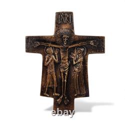 Grande Croix crucifix en bronze signé Pierre Toulhoat Bretagne Quimper 1980