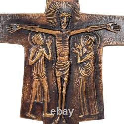 Grande Croix crucifix en bronze signé Pierre Toulhoat Bretagne Quimper 1980