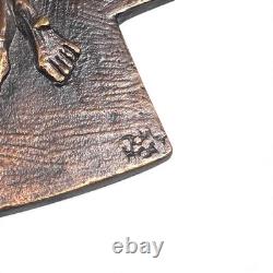 Grande Croix crucifix en bronze signé Pierre Toulhoat Bretagne Quimper 1980