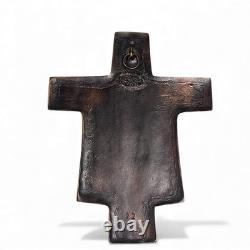 Grande Croix crucifix en bronze signé Pierre Toulhoat Bretagne Quimper 1980