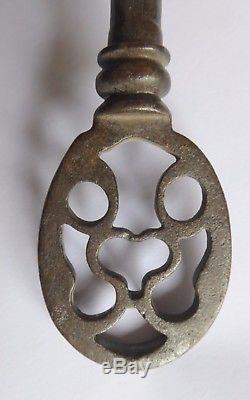 Grande clé XVIIIe de la Mariée, anneau découpé d'un cur, France, 19,5cm
