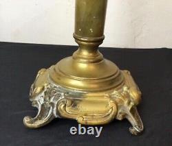 Grande lampe à pétrole, bronze et onyx toupie décor émaillé