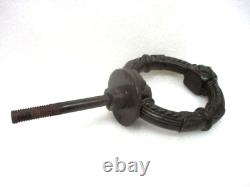 Gros heurtoir, marteau de porte de château, en métal signé C F