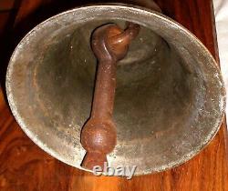 Grosse cloche bronze ancienne poids 5.335 kg hauteur 23 cm sonnaille abbaye