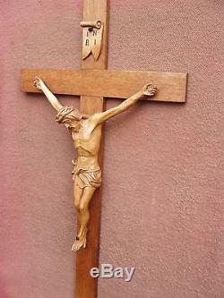 Important crucifix en bois sculpté fin XXe siècle / début XXe siècle