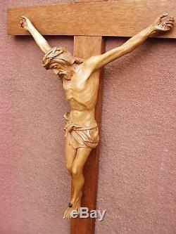 Important crucifix en bois sculpté fin XXe siècle / début XXe siècle