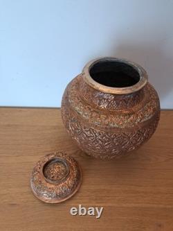 Inde, Jarre pot couvert, Cuivre repoussé et ciselé, XIX°