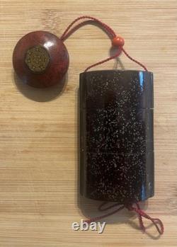 Inro en bois, laque Maki-e avec paillettes de nacre, effets de feu et or