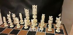 Jeu d'échecs avec boite / pièces sculptées / boules de canton